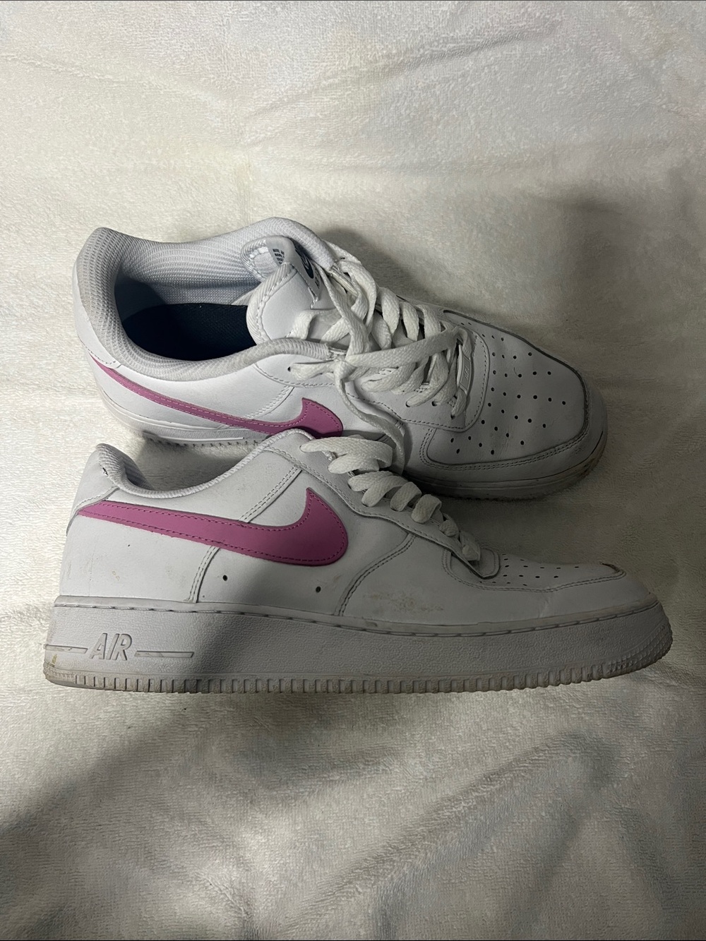 Nike White Low-Top Sneakers with Pink Swoosh